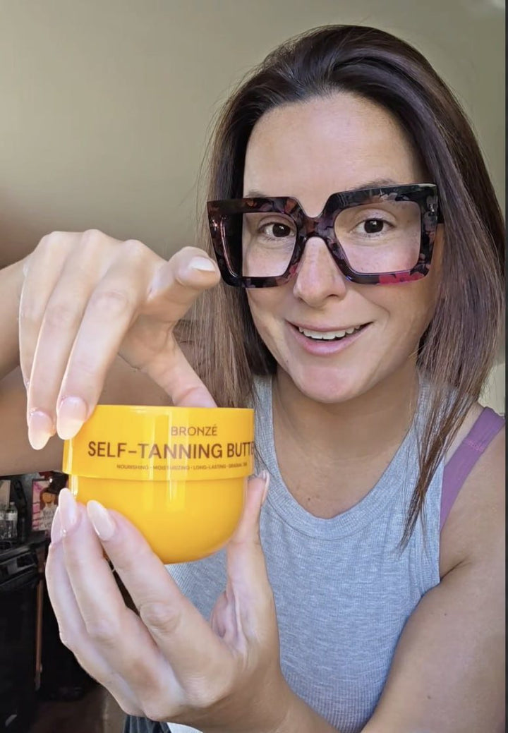Illustrative image: a woman holding the jar (not the reviewer)